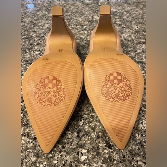 VINCE CAMUTO Tan Leather Heels Pumps size 9 - Picture 4 of 15